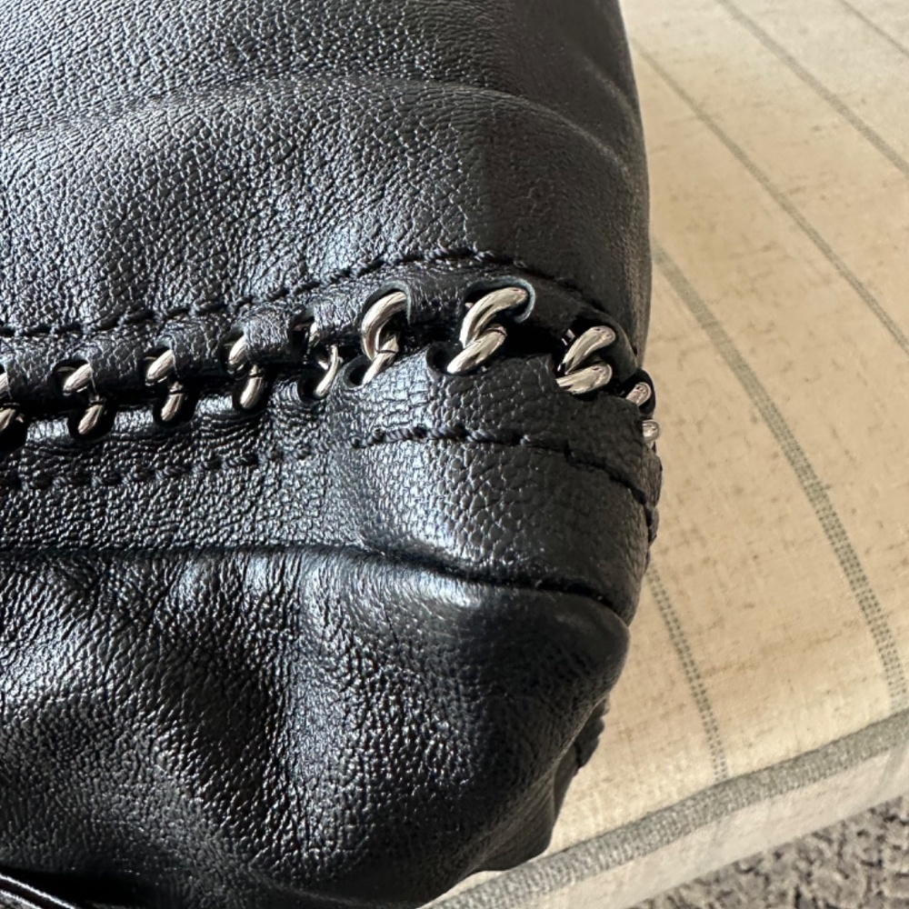 Chanel Luxe Ligne Bowler - Picture 14 of 16